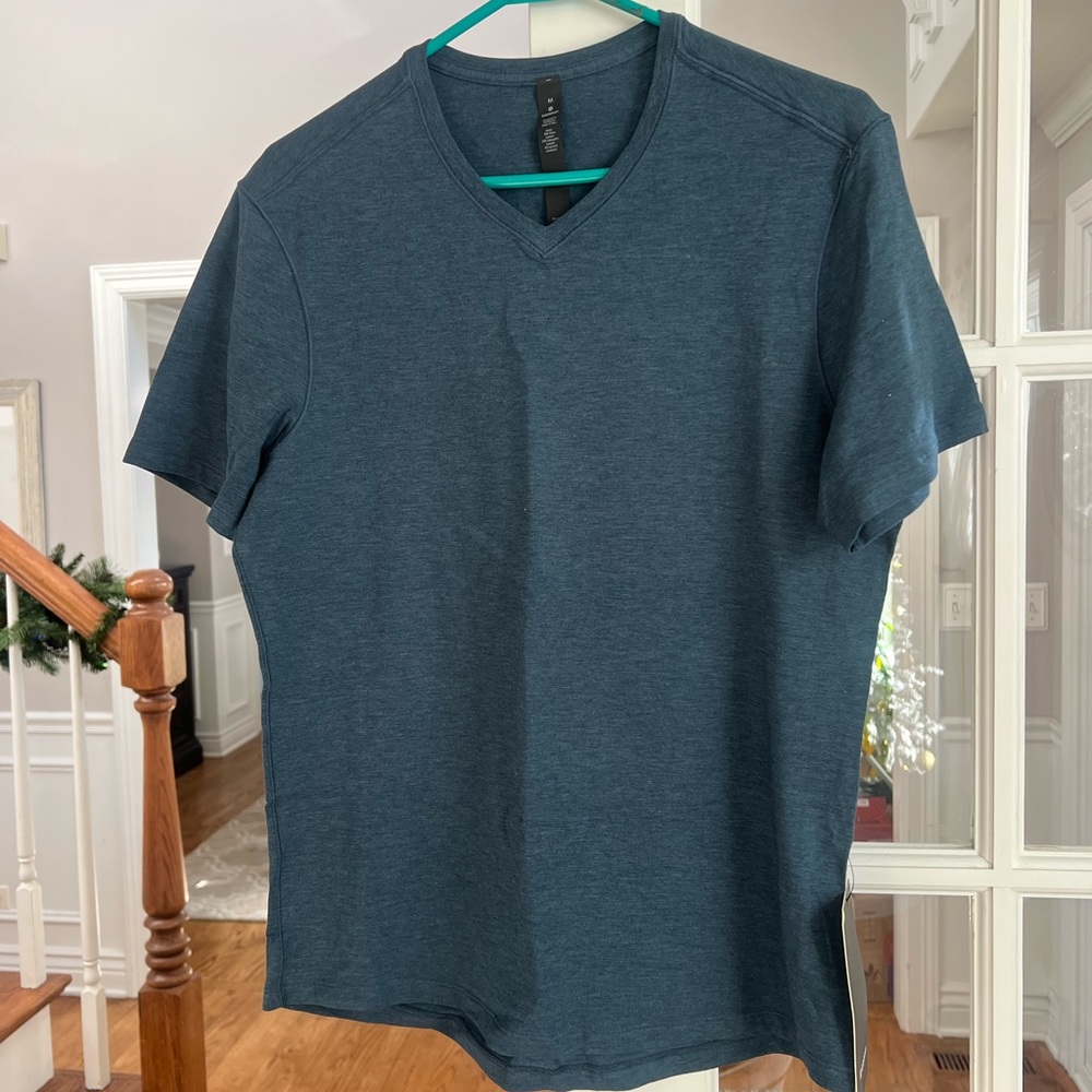 Mens lululemon vneck tee